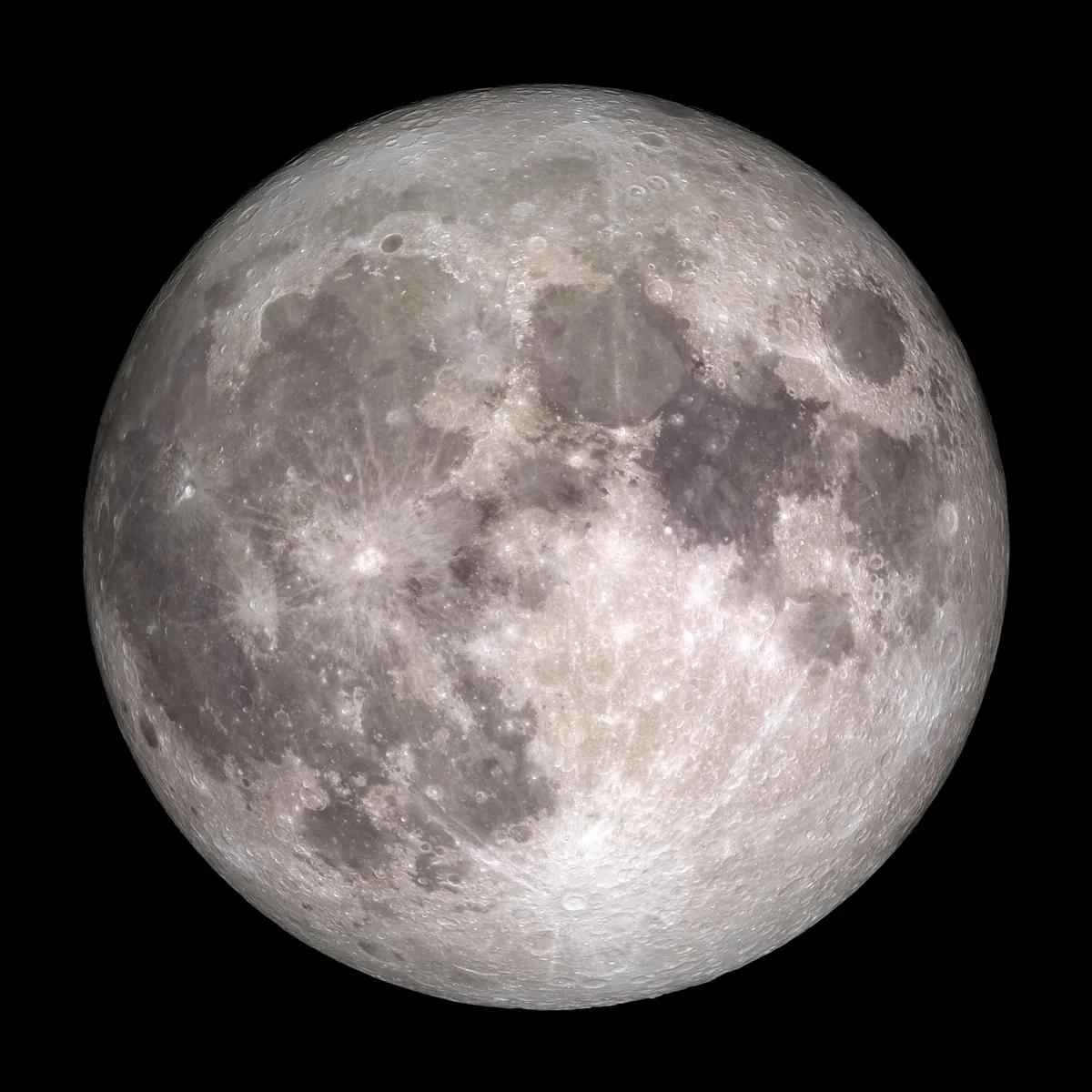 La Luna llena, fotografiada por el Observatorio de Reconocimiento Lunar de la NASA. La cara que se ve es siempre la misma porque la Luna gira sobre sí misma y alrededor de la Tierra en el mismo tiempo: nunca nos muestra la otra mitad. Imagen de la NASA, dominio público.