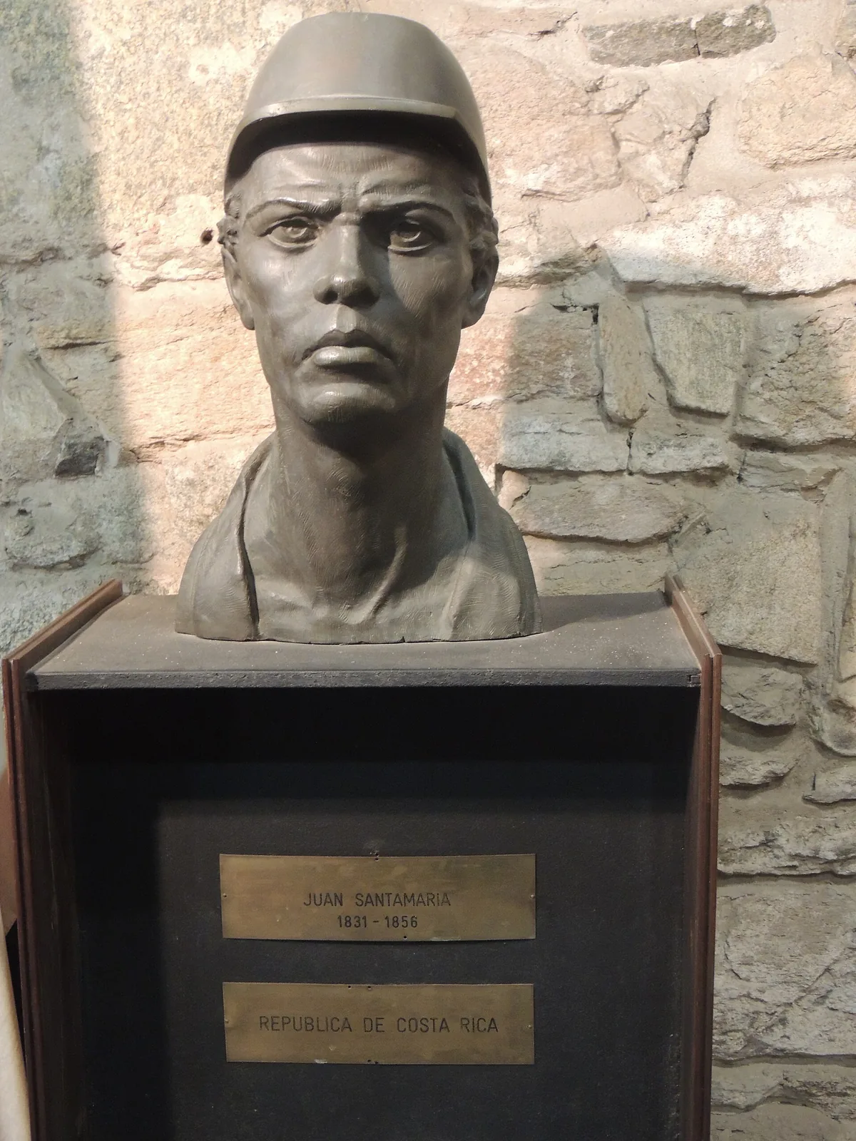 Busto de Juan Santamaría, soldado de la Campaña Nacional, en un monumento en San José. Hacer de él un símbolo nacional es parte de cómo esa guerra contra Walker ayudó a que el país se sintiera una sola nación. Foto: Scastelnuovo, Wikimedia Commons (CC BY-SA 3.0).