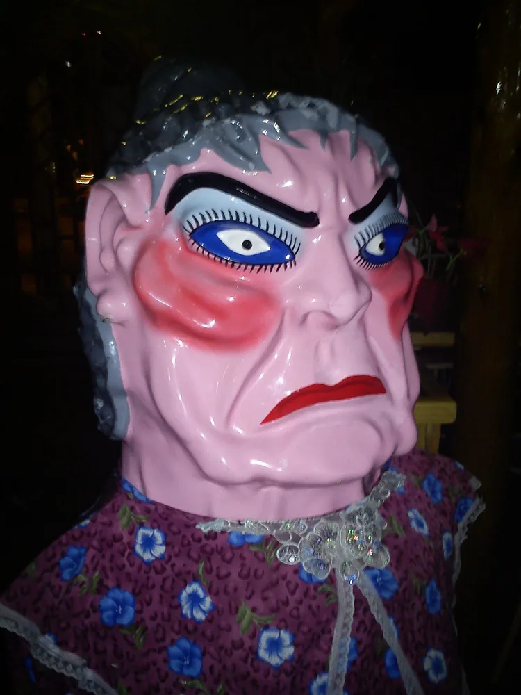 Una mascarada tradicional en Aserrí, Costa Rica. In my town there are masquerades at the festival. Foto: Rodtico21, Wikimedia Commons, CC BY-SA 3.0.